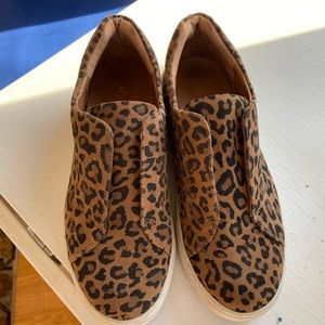 Cheetah Slip-On JSlides